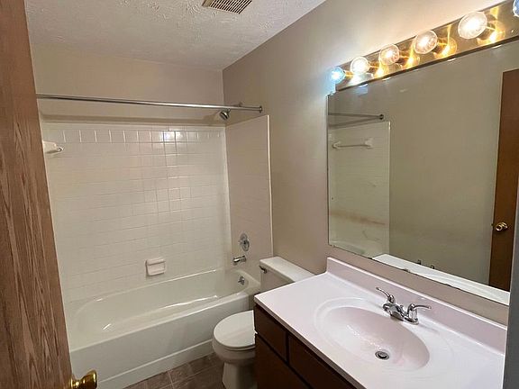 5th image of 24 Woodland Hills Dr Suite 11