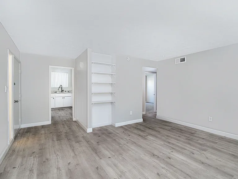 Crestview North Apartments — Photo 6