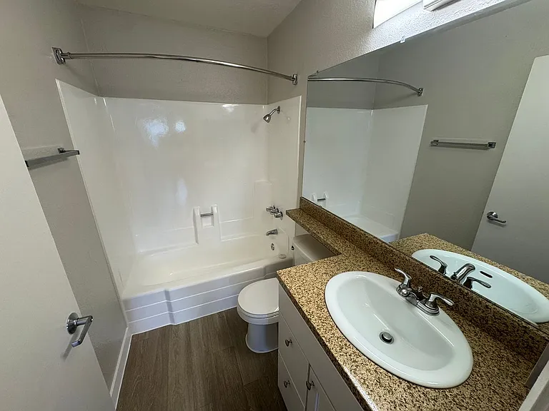 Mesa Palms Apartments — Photo 25