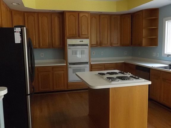4th image of 208 Blackhaw Ct