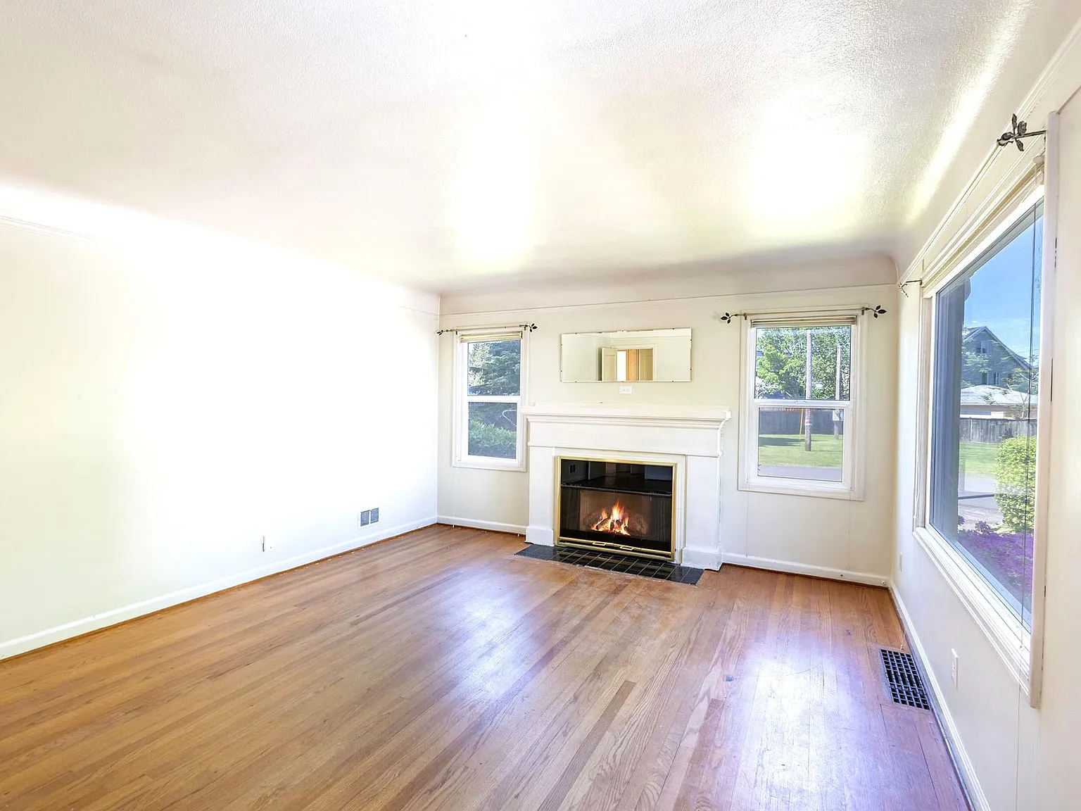 4 bed, 1795 sqft, $3,000 — Photo 2