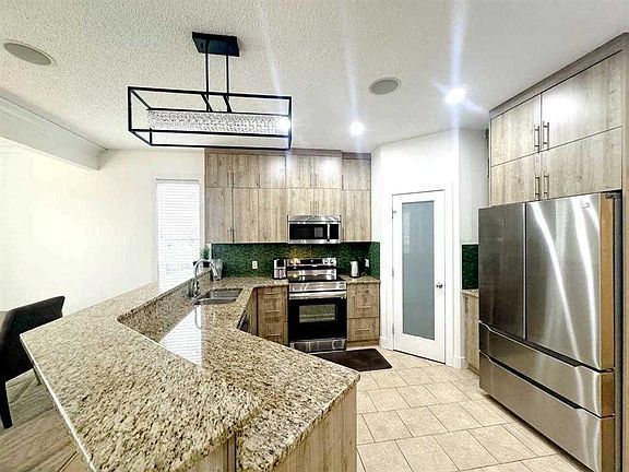 5th image of 109 E Kinniburgh Blvd