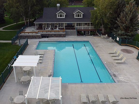 farmhouse - pool