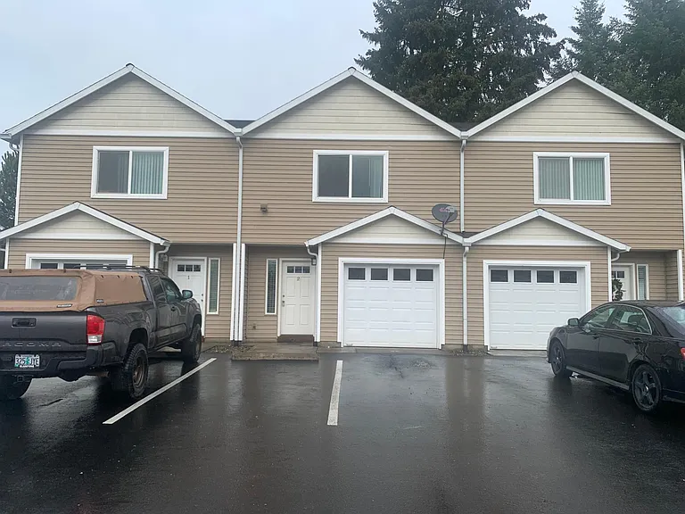 910 NW Wade St #2 — Photo 2