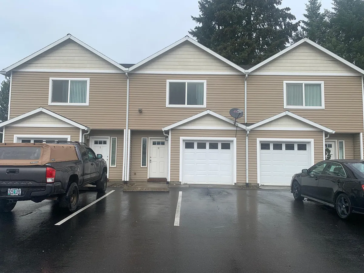 Building Photo - 910 NW Wade St #2