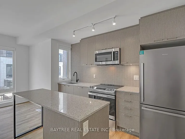 30 Ed Clark Gdns #Townhouse 4 — Photo 9