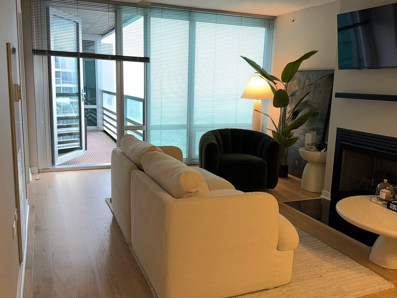 1 bed, 1.5 bath, 1100 sqft, $2,900 — Photo 3