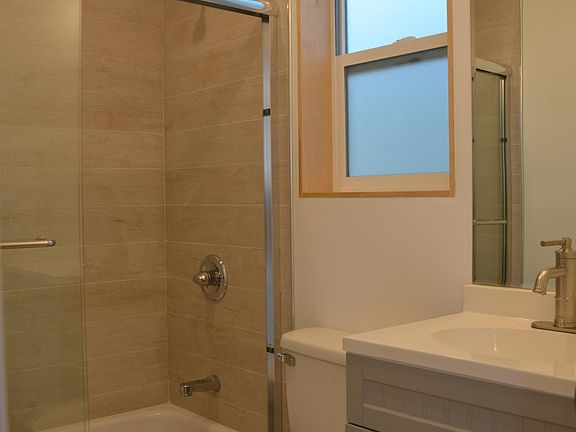 3rd image of 907 Larkspur Dr #A
