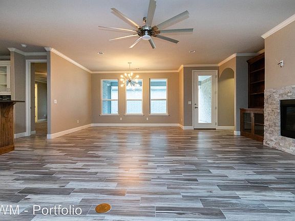 5th image of 7913 Zoe Dr