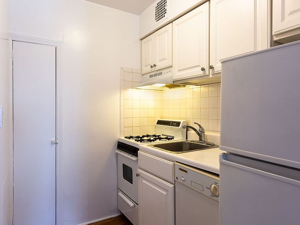 2nd image of 922 President St APT 4F