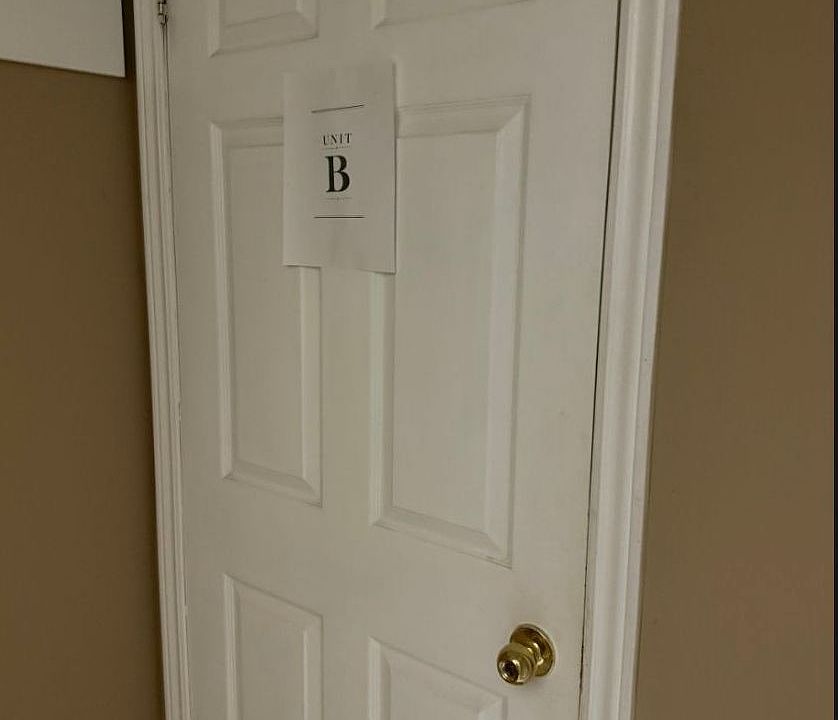 1st image of 7 Waltham Dr