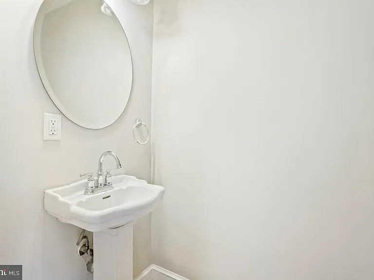 2806 Ivydale St — Photo 5