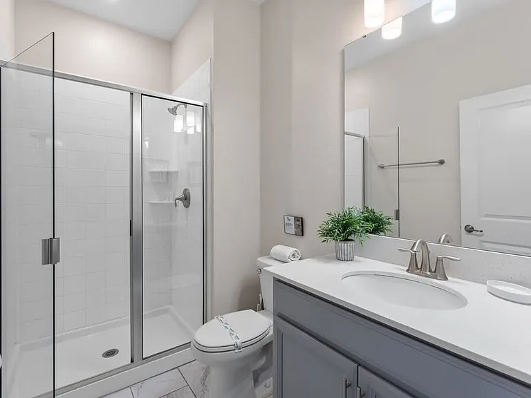 Romeo Cir — Photo 36