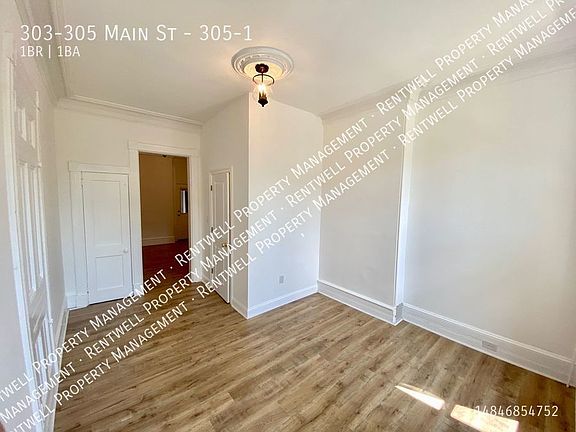 3rd image of 303-305 S Main St #305-1