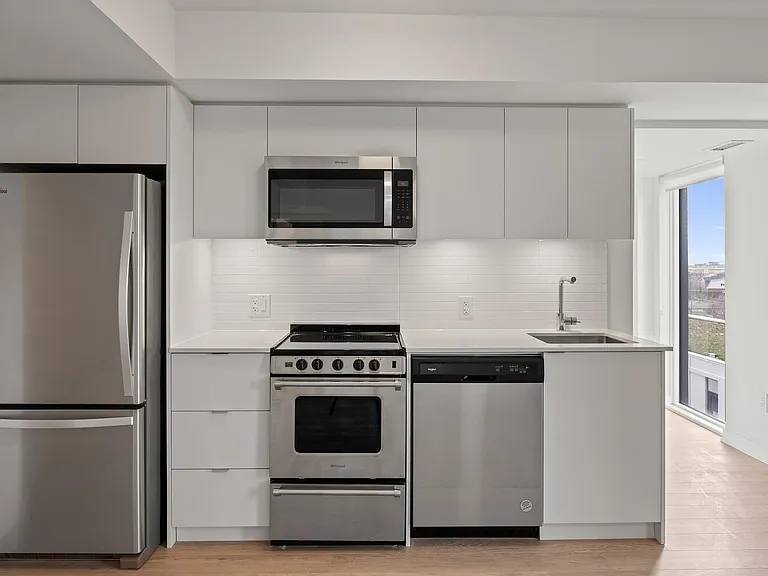 480 Wilson Ave — Photo 7