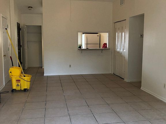 4th image of 1124 E Rohe St APT A