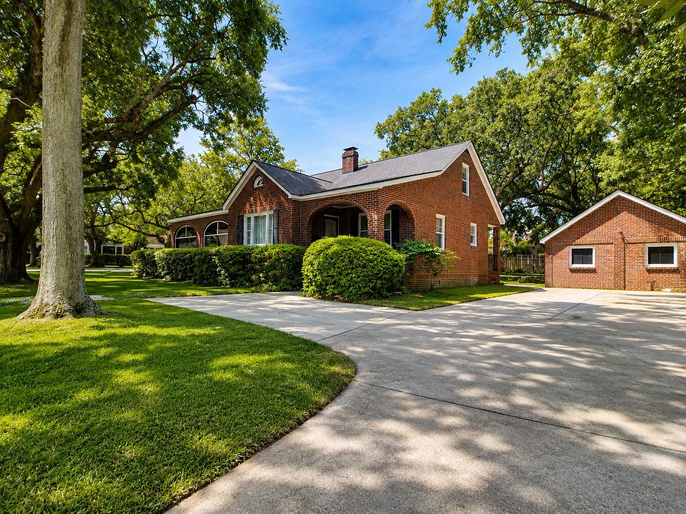 1st image of 521 Saint Andrews Blvd