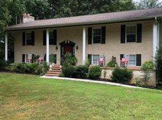 100 Briarwood Dr, Oak Ridge, TN 37830