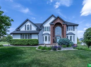 3902 Fox Ridge Dr, Bellevue, NE 68123