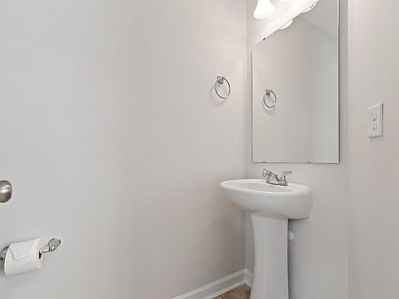 5th image of 404 Clipse Ln