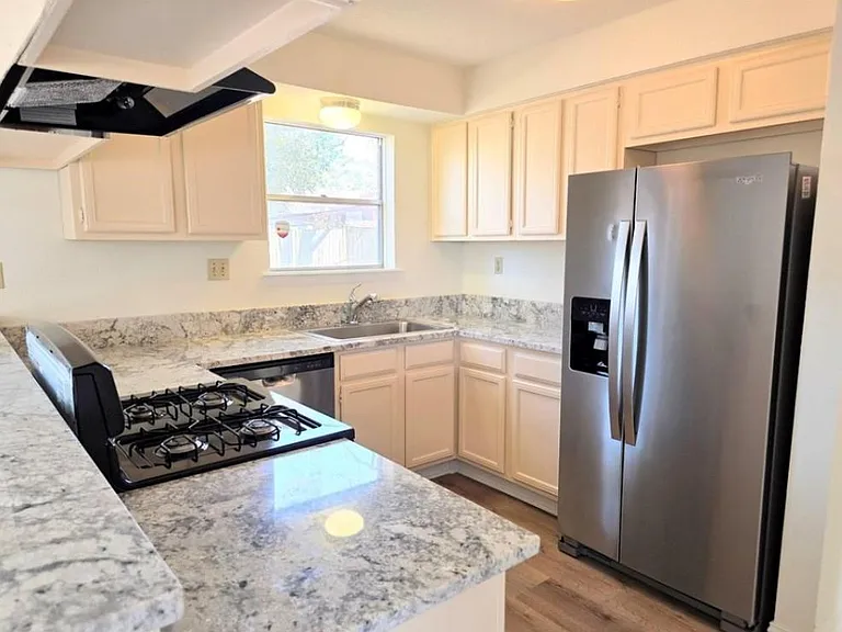 24022 Spring Briar Ln — Photo 5