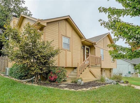 3rd image of 1132 NE Bryco Dr