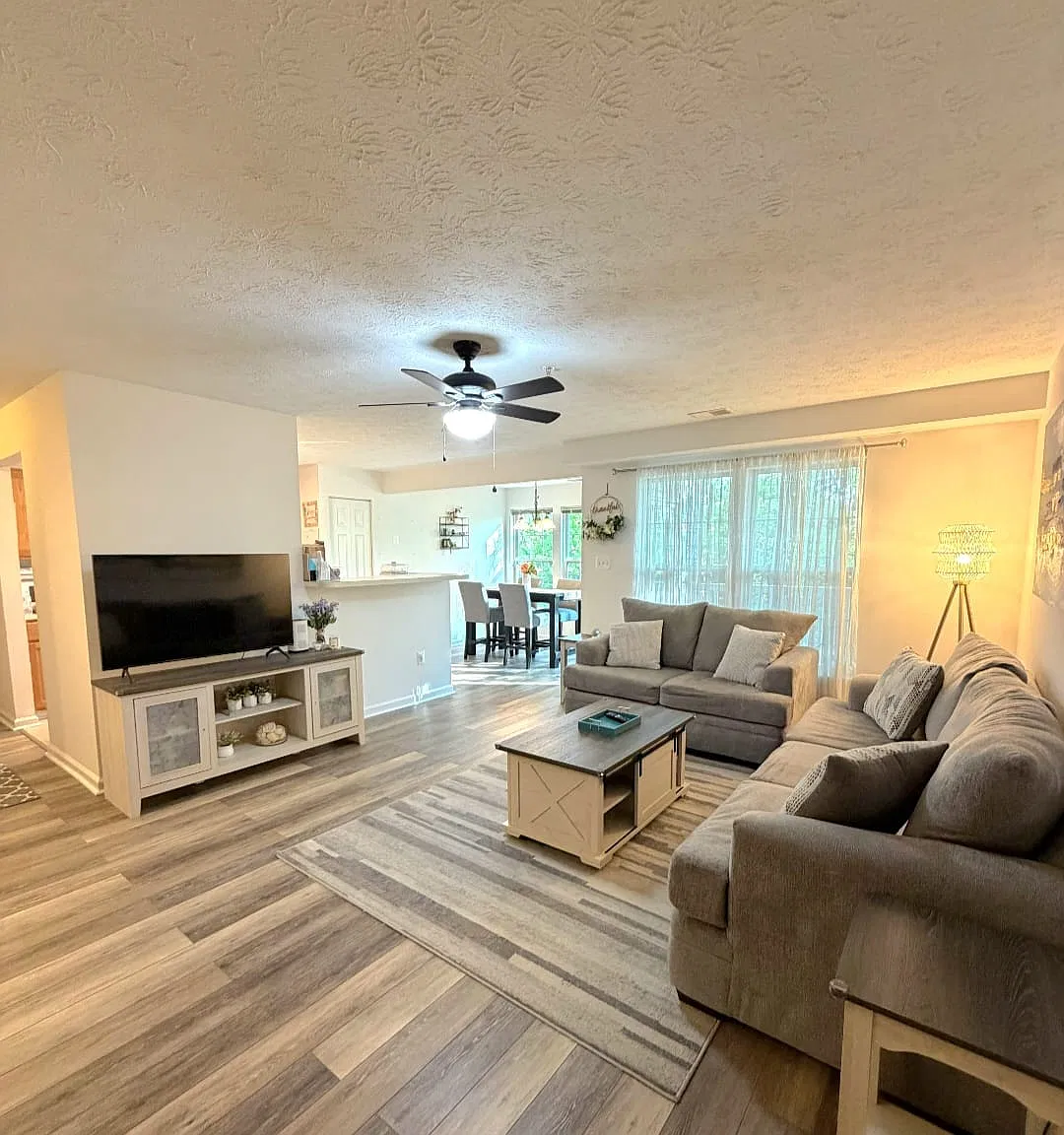 2 bed, 1200 sqft, $2,290 — Photo 1
