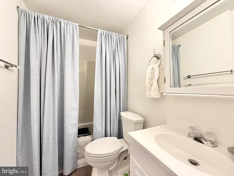 8 Woodmont Ct — Photo 16