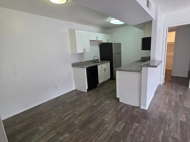 Canyon 35 Apartments — Photo 25