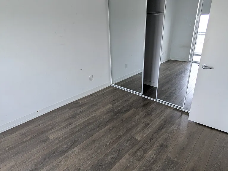 2520 Eglinton Ave W — Photo 12