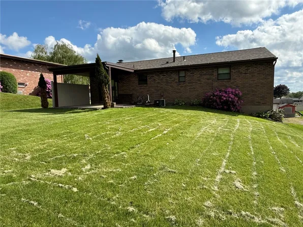 2805 Knights Ct, New Kensington, PA 15068