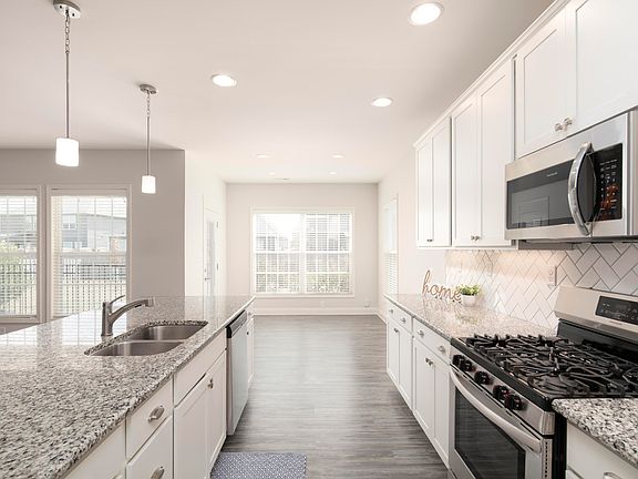 5th image of 553 Windflower Way