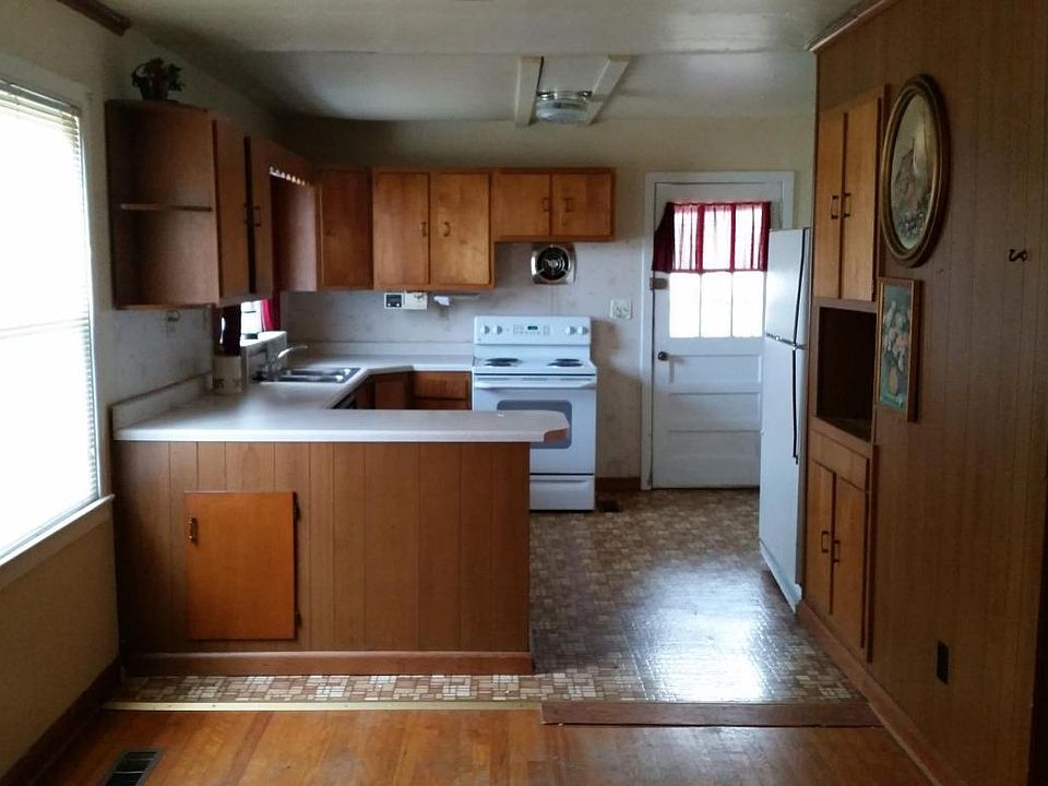 1st image of 2212 Lloyd Ave