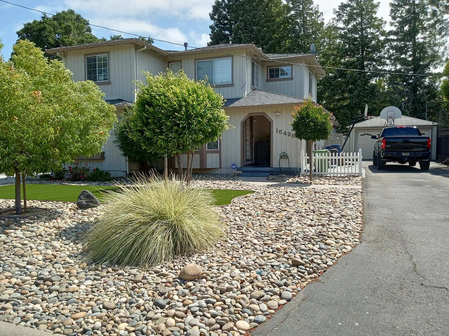 5 bed, 2200 sqft, $6,500 — Photo 1
