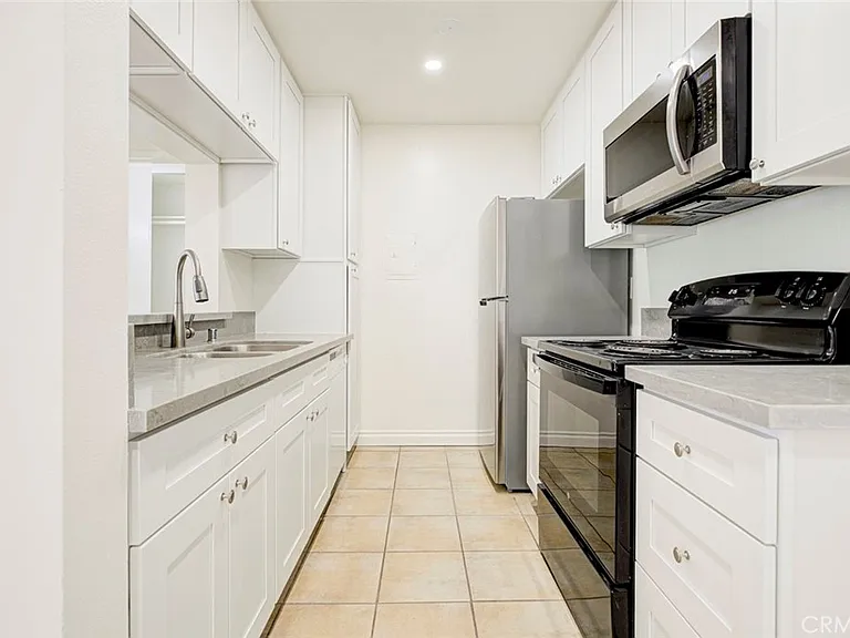5460 White Oak Ave #K301 — Photo 1