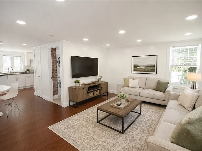 96 Walnut Ln #B — Photo 3