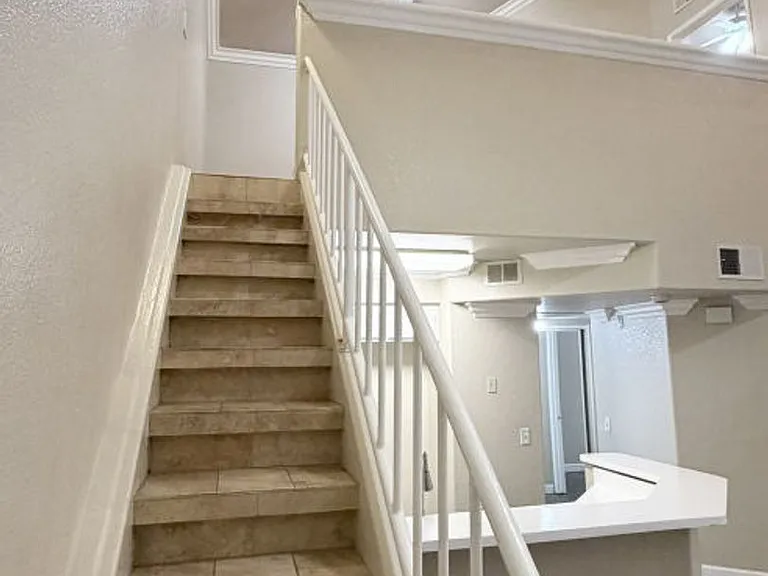 Alcantara Home Apts — Photo 81