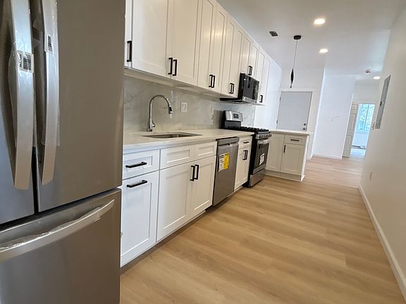 3rd image of 2516 Centre Ave #Ii