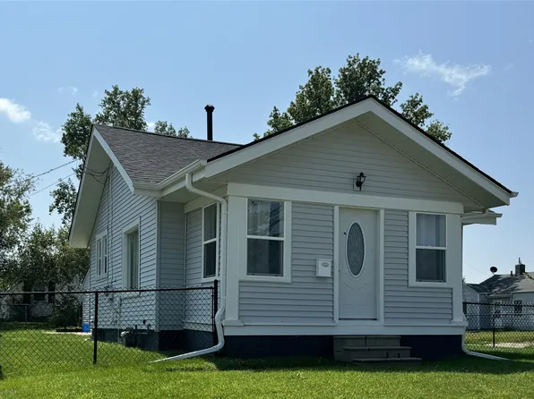 815 N 7th Ave W, Newton, IA 50208