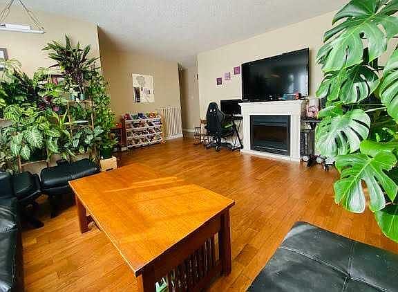 3rd image of 133 Sunwapta Dr