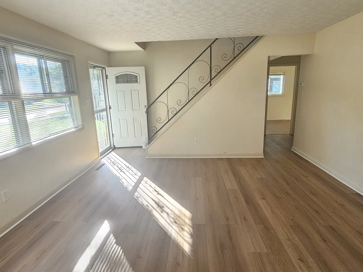 3 bed, 1270 sqft, $1,650 — Photo 1