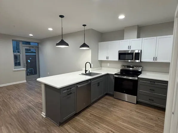 214 Kinne St #109, East Syracuse, NY 13057