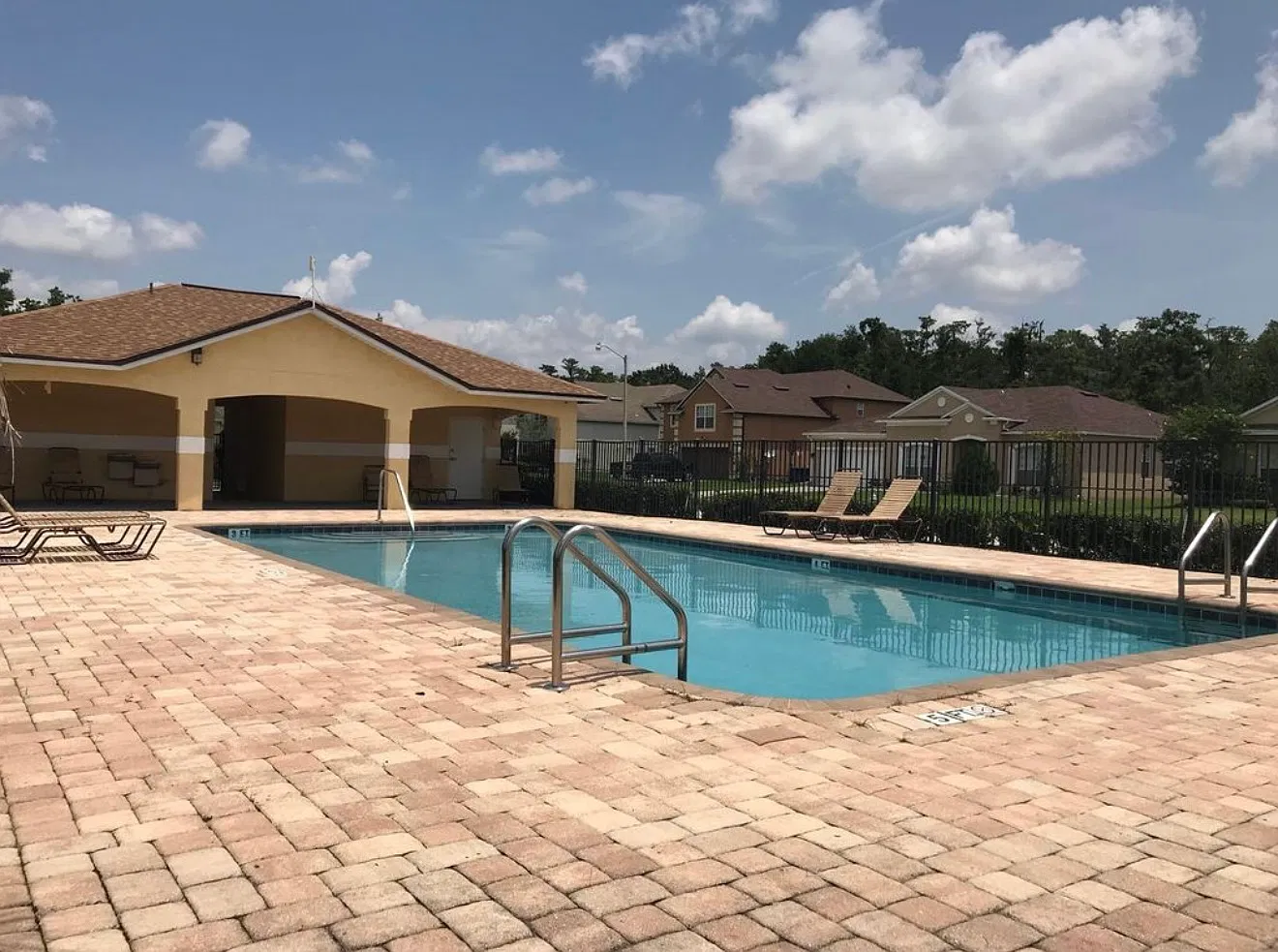 4 bed, 1892 sqft, $2,200 — Photo 3