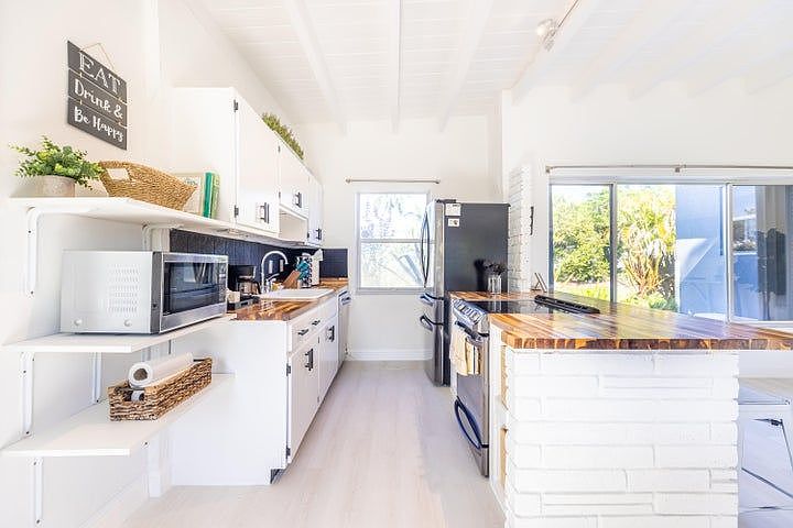 1st image of 3117 Fernwood Dr
