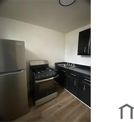 2nd image of 320 N 22nd St