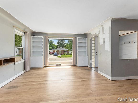3rd image of 563 Ferris St NW