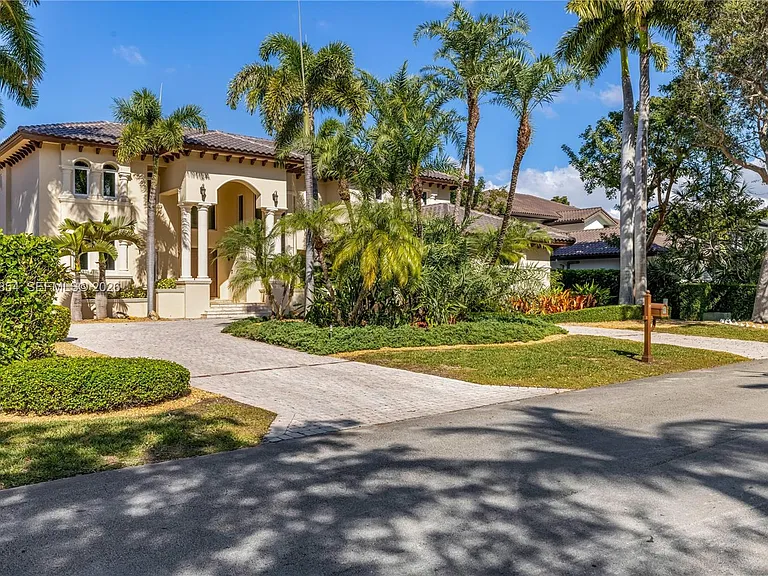 129 Gavilan Ave — Photo 3