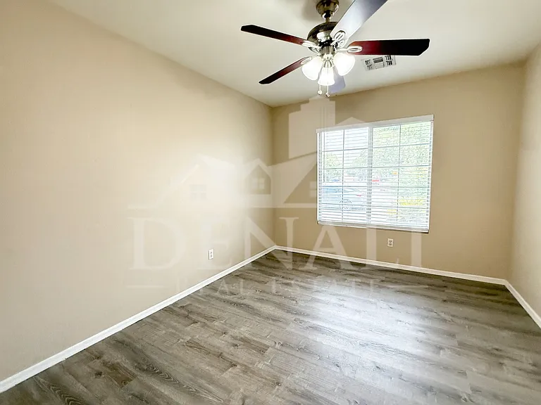 805 S Esmeralda — Photo 24