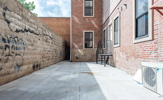 Rented by Nooklyn NYC LLC | media 24