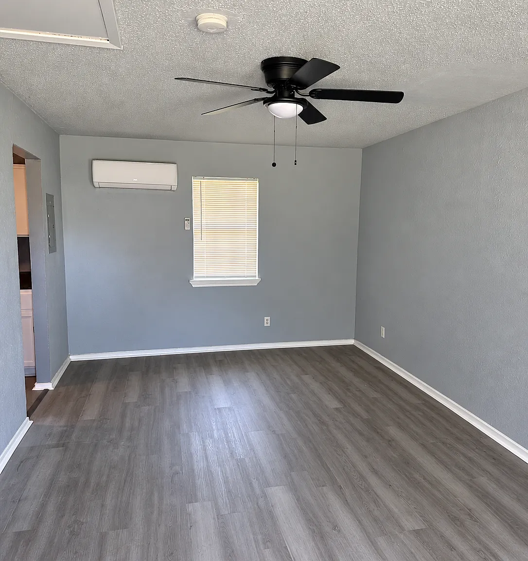 3 bed, 921 sqft, $1,600 — Photo 1
